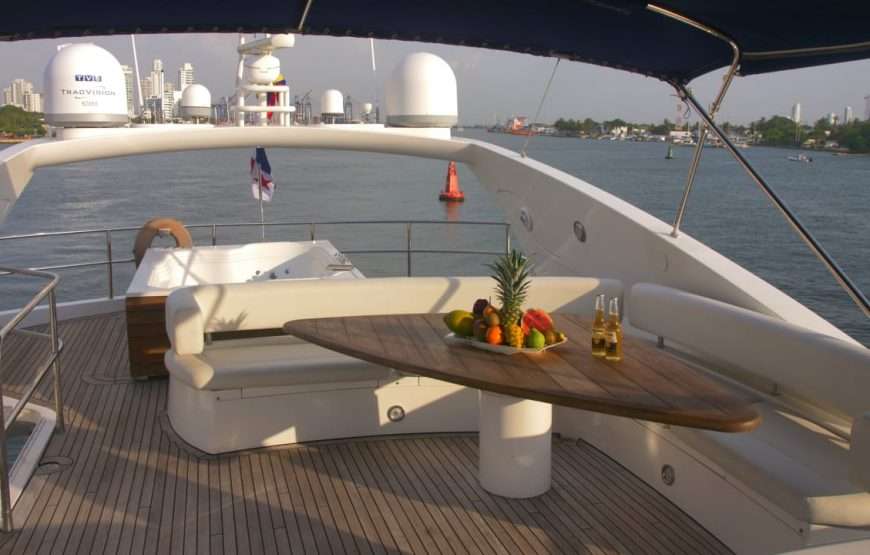 Yacht Sarita 55ft Luxury tour to the rosario Islands 16 Pax