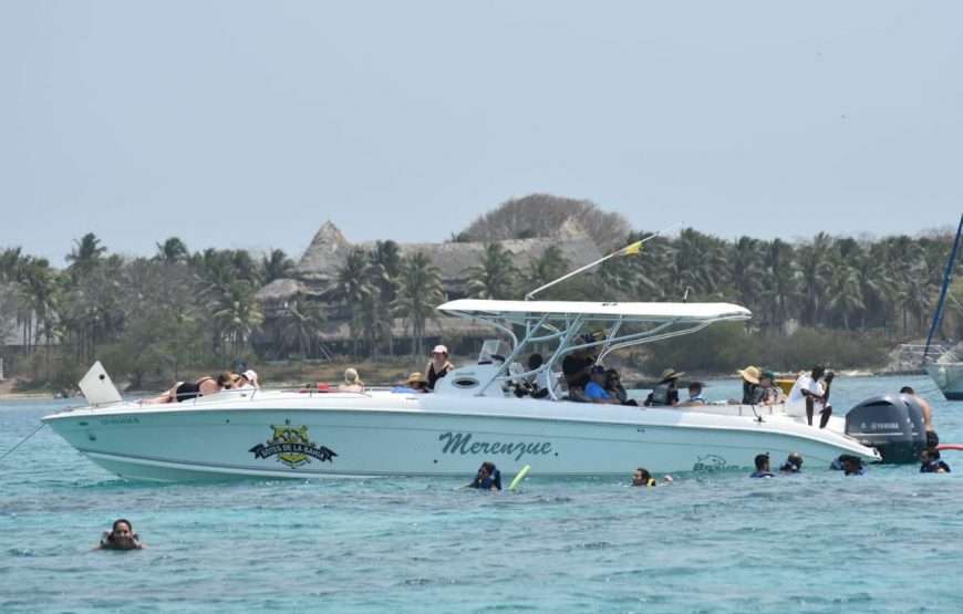 Boat Merengue 41ft Private tour to the rosario Islands 18 Pax