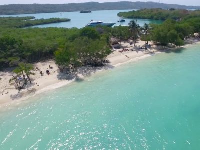 Rosario Islands, 3 public becahes you must know 7 Agua Azul Island - Public area 2