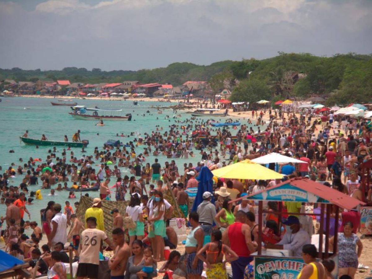 Playa blanca Baru - crowded