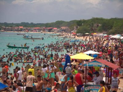 Rosario Islands, 3 public becahes you must know 3 Playa blanca Baru - crowded