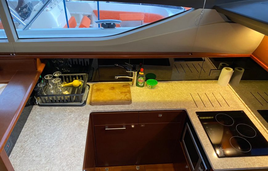 43 ft Yacht Princess – 11 Guests