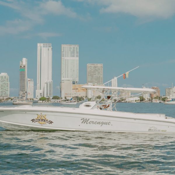 Cartagena for trevalers Rental Boat Merengue 41ft 6