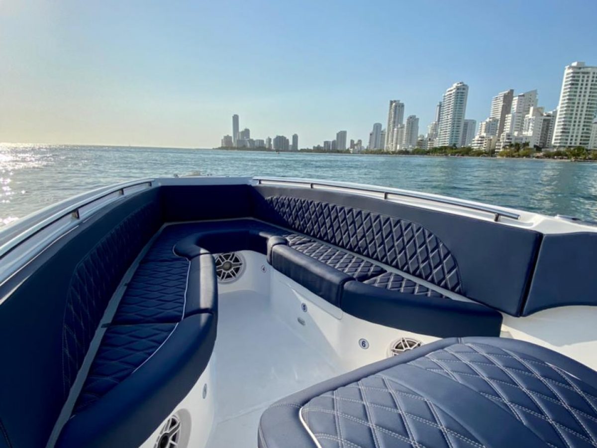 Cartagena rental boat 30ft 3