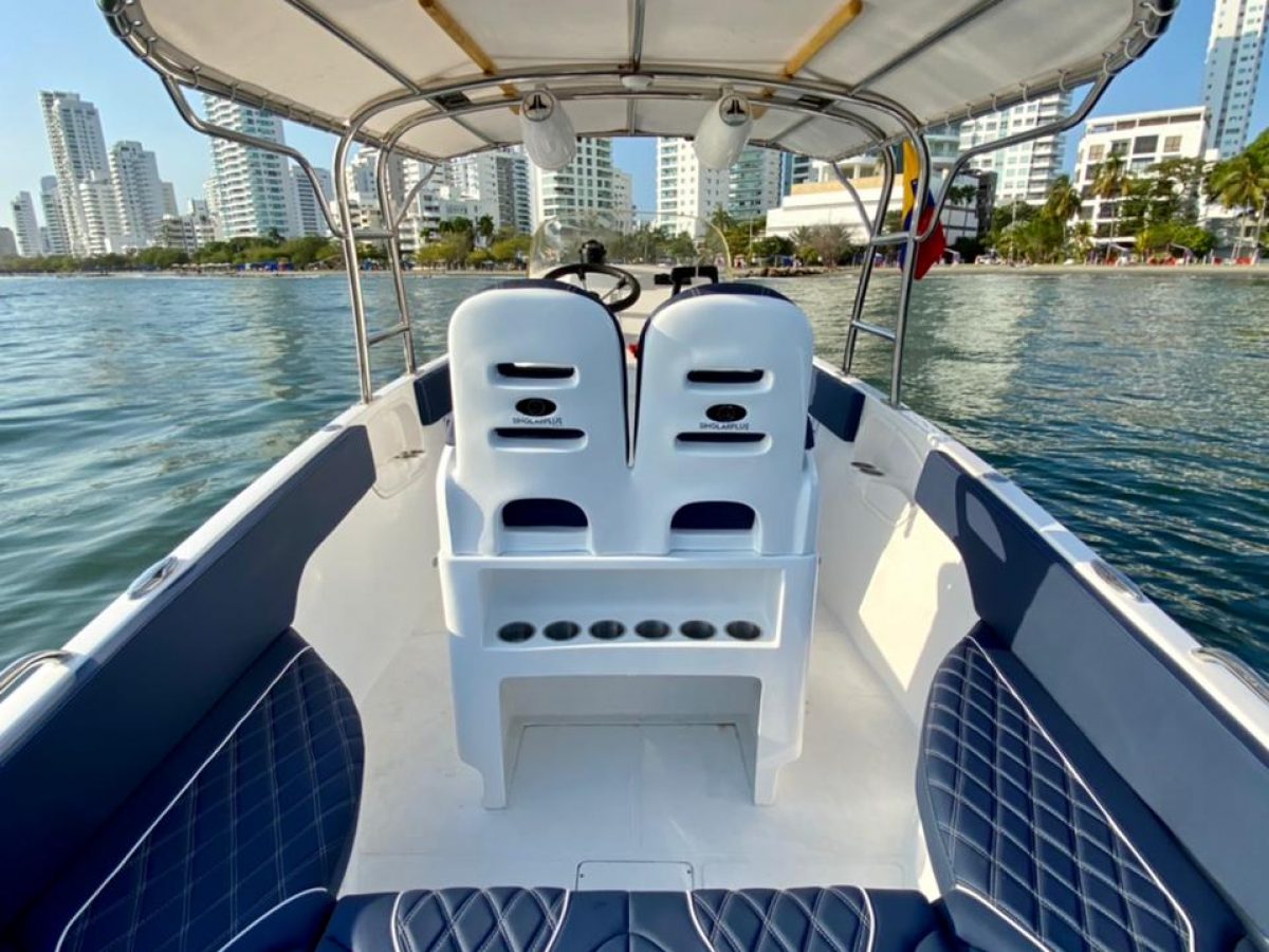 Cartagena rental boat 30ft 4