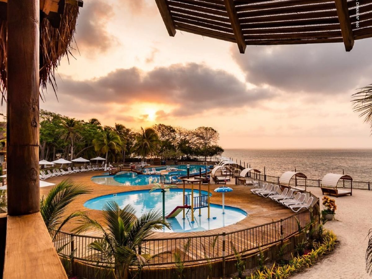Encanto island Pool 2
