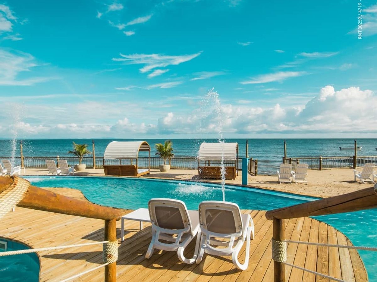 Encanto island Pool 3