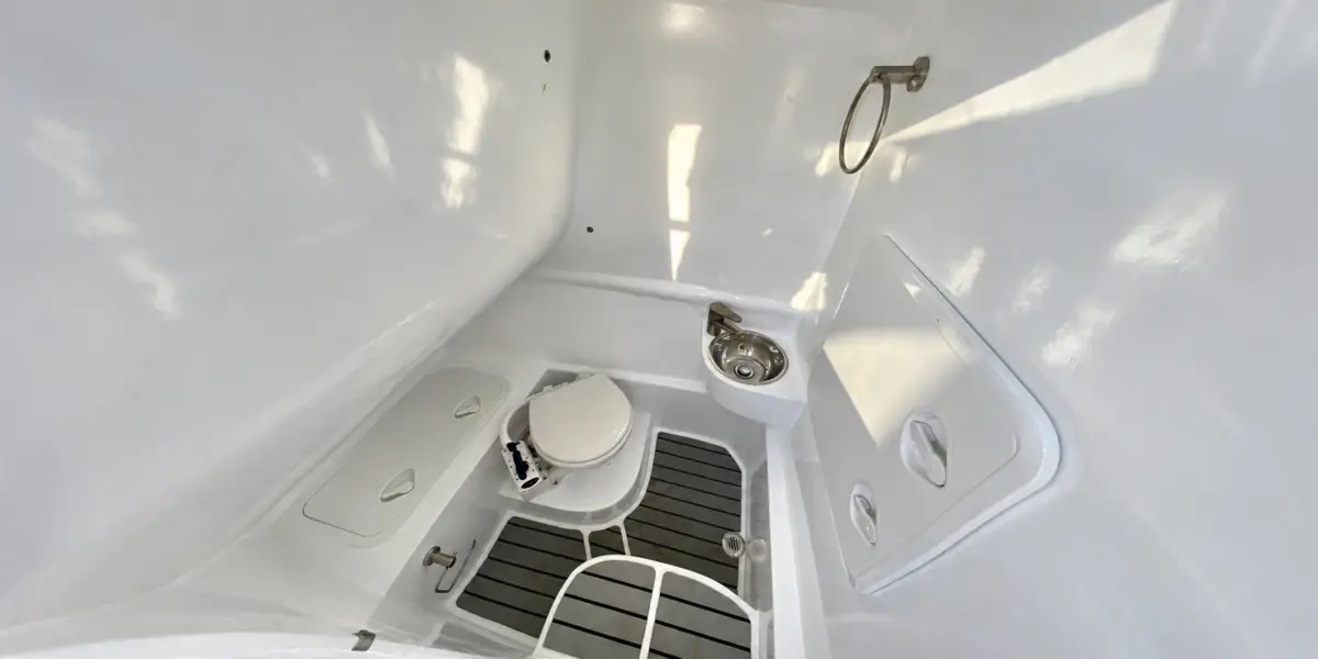 Bathroom on board the Altamare private boat