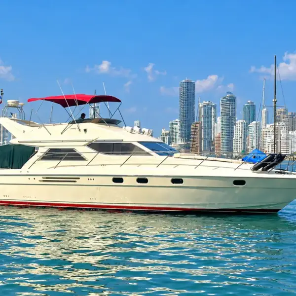 Bellajava 52 ft flybridge yacht anchored off Bocagrande, Cartagena