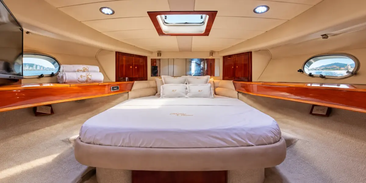 Master cabin with double bed on the Bellajava yacht