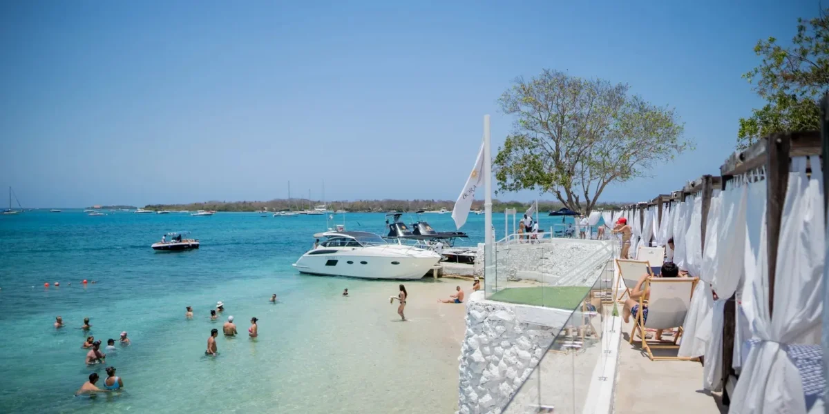 Boats and turquoise water at Bora Bora Beach Club, Cartagena