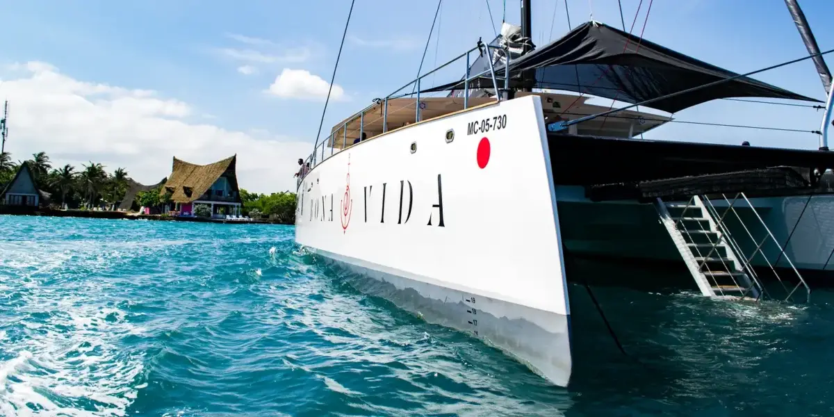 Bow of the Bonavida catamaran over turquoise water