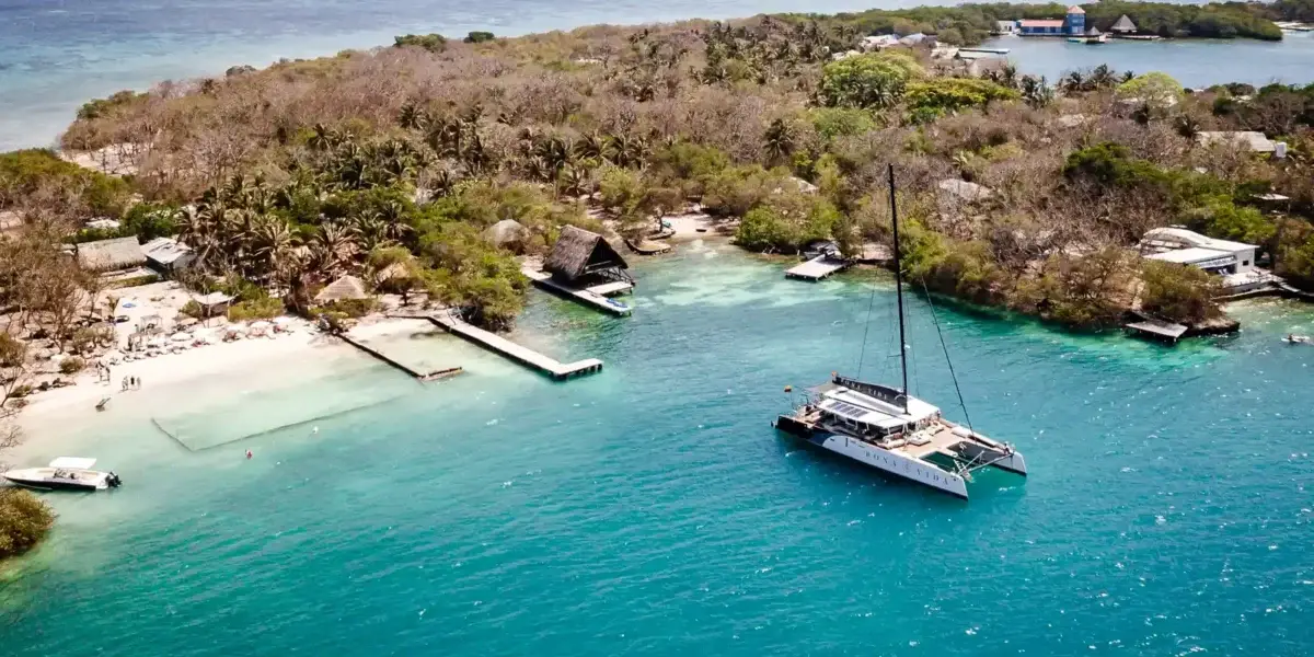 Bonavida catamaran near the Rosario Islands