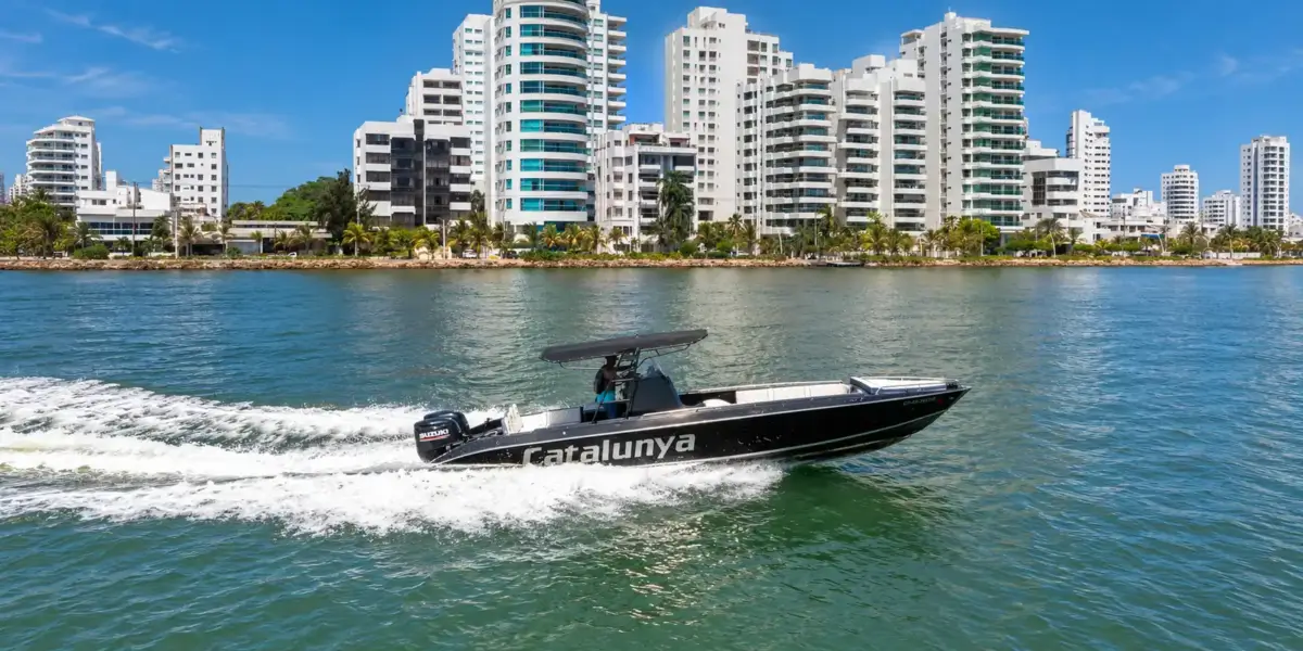 Catalunya private boat leaving a wake in Cartagena Bay