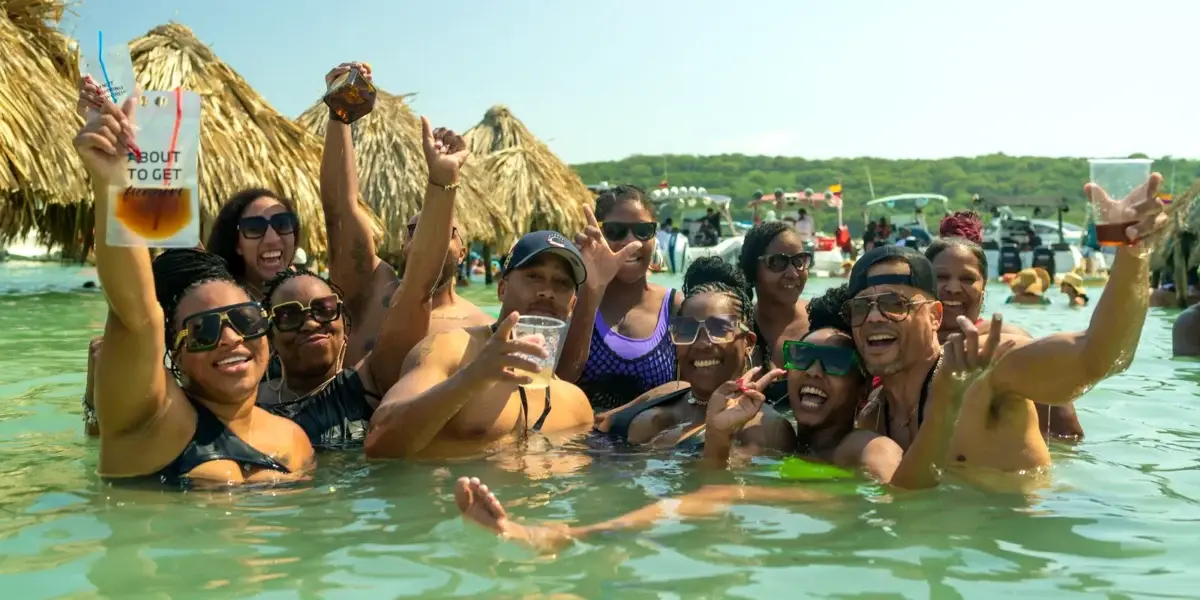 Group party in the water at Cholón