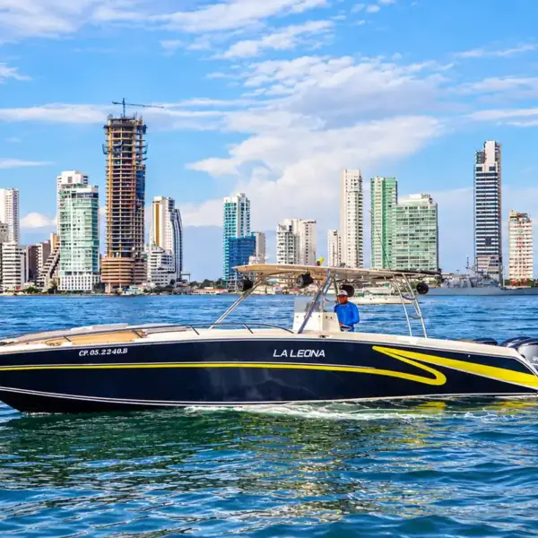 La Leona 42 ft private boat with its black and yellow hull in front of Bocagrande, Cartagena