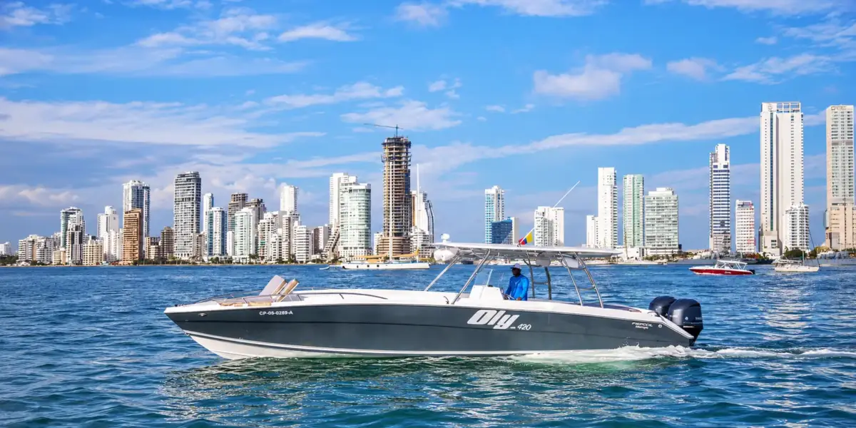 Grey 42 ft Oly 420 boat in Cartagena Bay