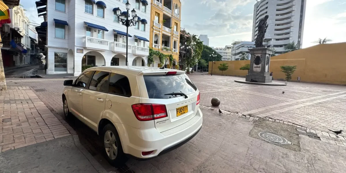 Private transfer SUV in a plaza of Cartagena Old Town