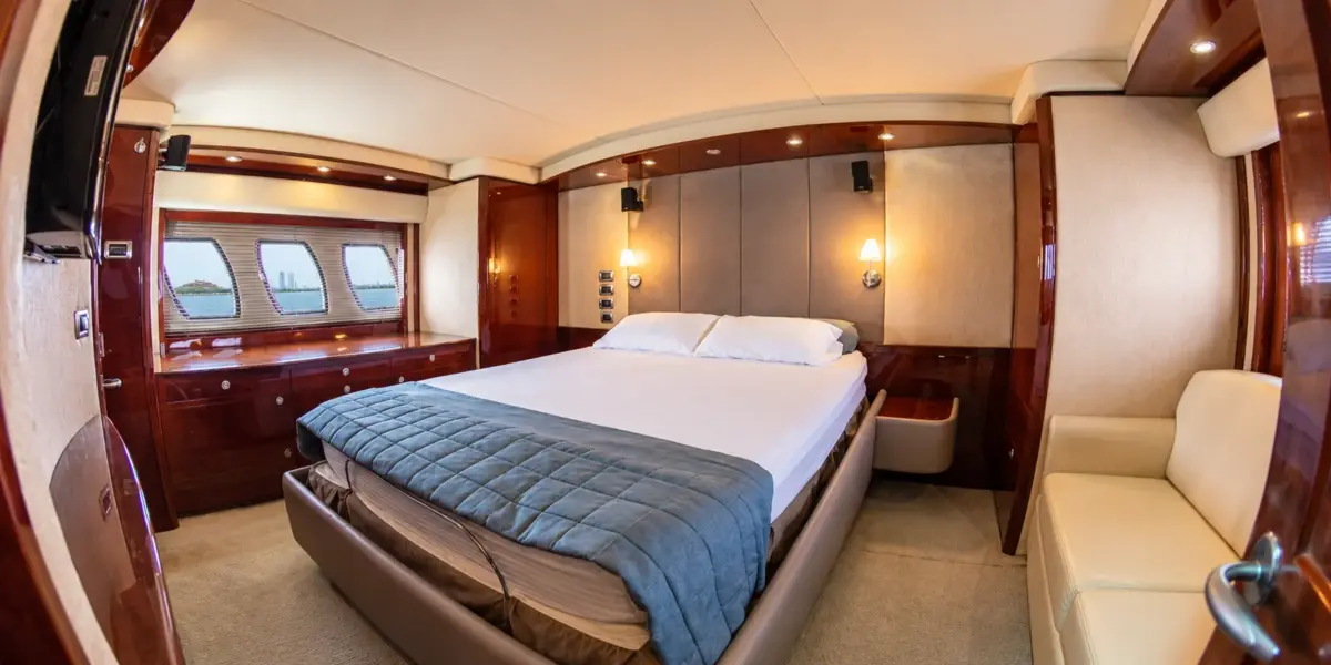 Master cabin with double bed and TV on the Suerte yacht