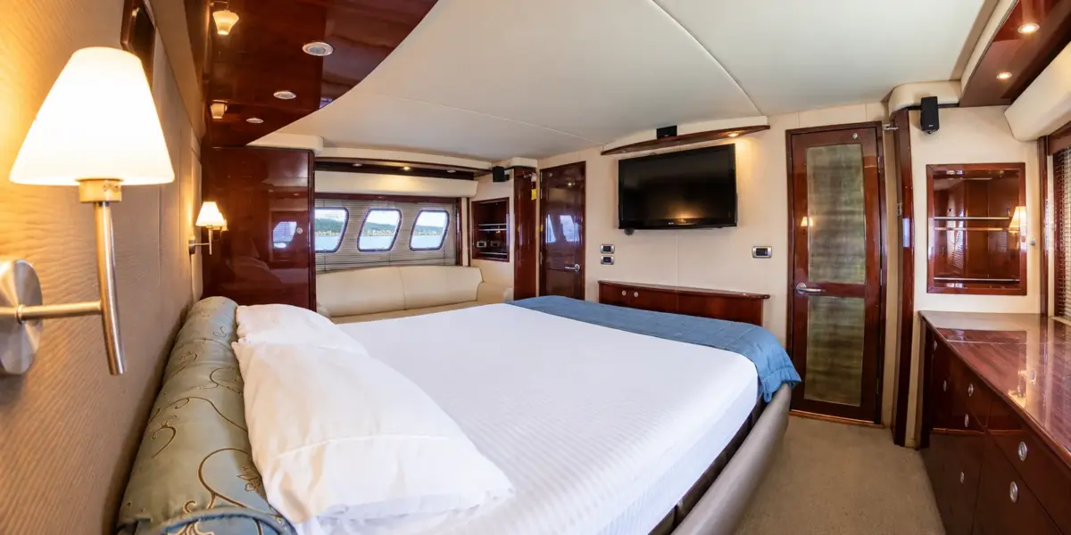 VIP cabin with double bed and TV on the Suerte yacht