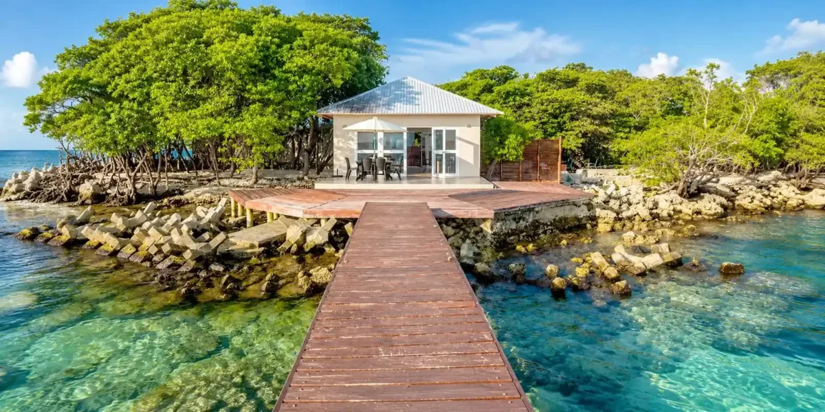 Wooden pier leading to the Isla Gigi house