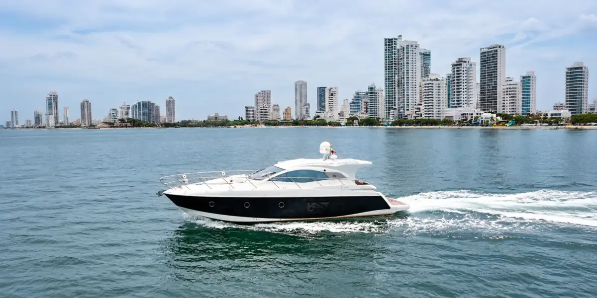 Zetta 44 ft sport yacht cruising in front of Bocagrande, Cartagena