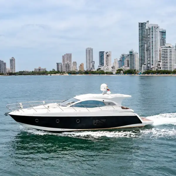 Zetta 44 ft sport yacht cruising in front of Bocagrande, Cartagena