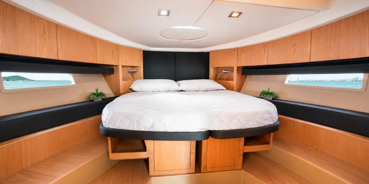 Master cabin with double bed on the Zetta yacht